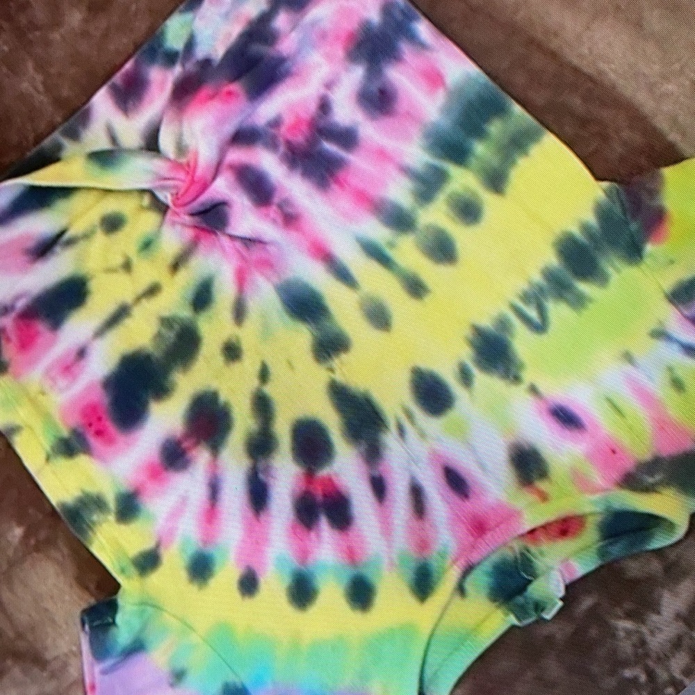Embrace burst color sleeve shirt